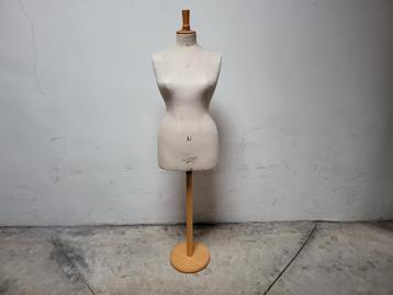 Mannequin/Paspop français de Buste Girard, Paris, jaar 1920 disponible aux enchères
