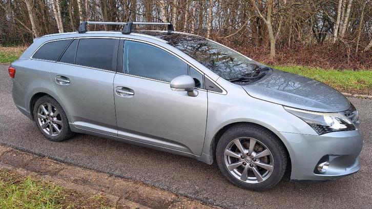 Toyota Avensis Avensis SW 2.0 D-4D Skyview, Autos, Toyota, Particulier, Avensis, ABS, Caméra de recul, Airbags, Bluetooth, Ordinateur de bord