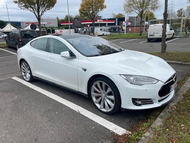 Tesla Model S  -  85 - Free Supercharging -   € 20990, Auto's, Tesla, Particulier, Model S, ABS, Achteruitrijcamera, Airbags, Airconditioning
