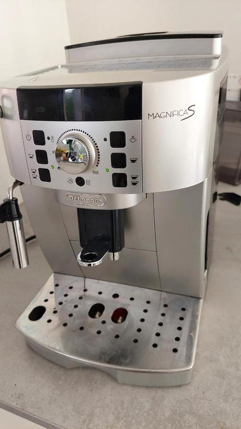 Delonghi magnifica S espressomachine met bonen en GARANTIE, Elektronische apparatuur, Koffiezetapparaten, Zo goed als nieuw, Gemalen koffie