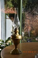 antieke olielamp in messing en glas, Antiquités & Art, Antiquités | Éclairage, Enlèvement