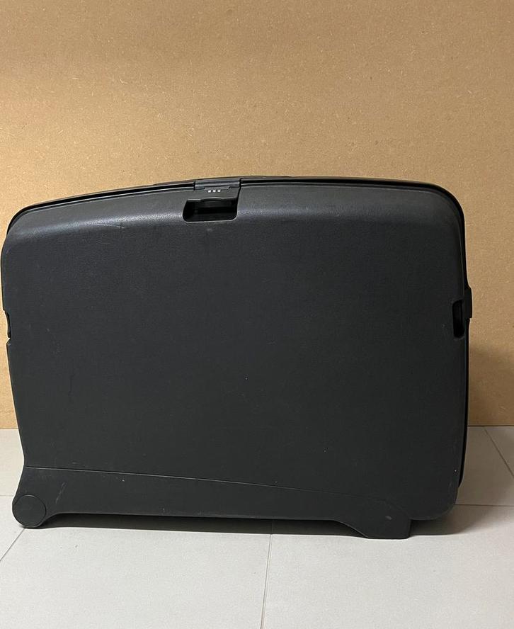 Bagage valise coque robuste carlton airtech noire code, Handtassen en Accessoires, Koffers, Zo goed als nieuw, Wieltjes, Ophalen