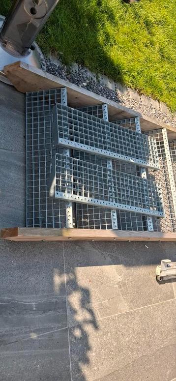 Trap "treden galvanised " beschikbaar voor biedingen