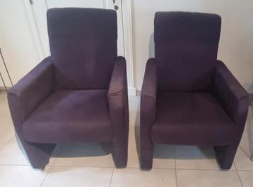 4 eetkamerstoelen met 4 wieltjes De kleur is Paars. beschikbaar voor biedingen