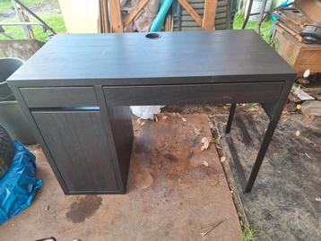 Bureau.  beschikbaar voor biedingen