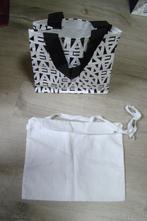 2x tas , wit schoudertas stof + zwart wit draagtas kunststof, Comme neuf, Herbruikbare draagtas, Enlèvement ou Envoi