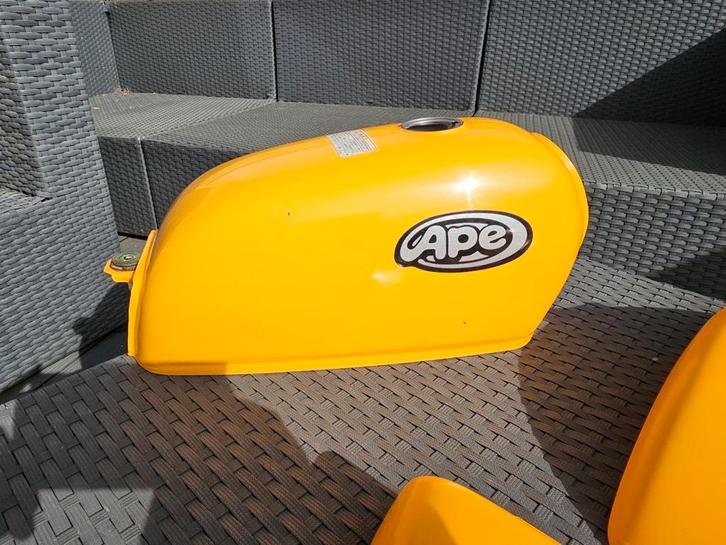 Honda Ape tank, Fietsen en Brommers, Brommeronderdelen | Algemeen, Zo goed als nieuw, Kap, Ophalen of Verzenden