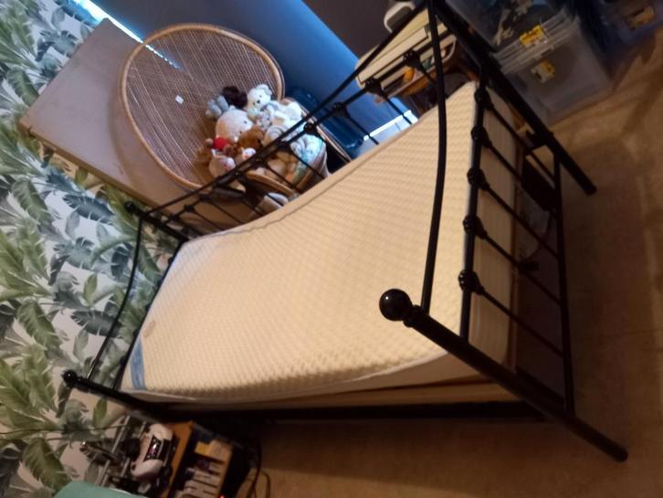 Elektrisch bed met lattenbodem, afstandsbediening, matras, Huis en Inrichting, Slaapkamer | Bedden, Gebruikt, Ophalen