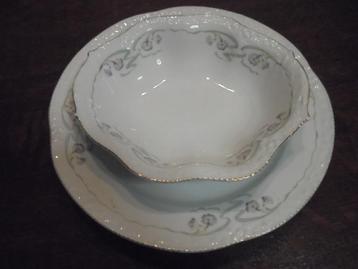 2 PLATS " FaÏence blanche " NEUF IMPECCABLE beschikbaar voor biedingen