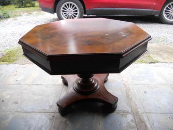 Table de salon en noyer  beschikbaar voor biedingen