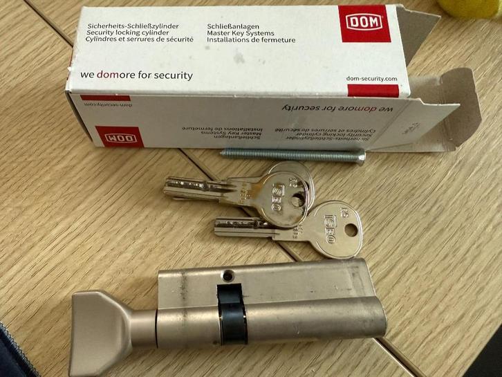 2 DOM gebruikte Veiligheidssloten, Doe-het-zelf en Bouw, Hang- en Sluitwerk, Gebruikt, Slot, IJzer, Ophalen of Verzenden