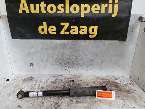 Schokdemper rechts-achter van een Volkswagen Golf, Auto-onderdelen, Ophanging en Onderstel, Volkswagen, Gebruikt, 3 maanden garantie
