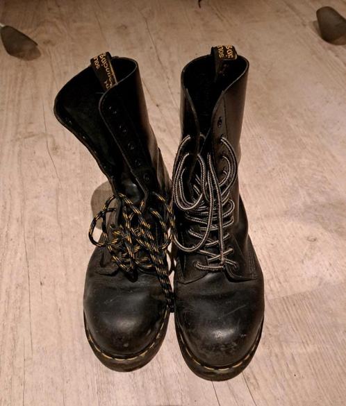 60€ - Dr. Martens taille 42, Enfants & Bébés, Vêtements enfant | Chaussures & Chaussettes, Comme neuf, Enlèvement ou Envoi