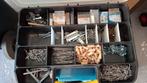 Schroeven, nagels en allerlei in opbergkoffers., Doe-het-zelf en Bouw, IJzerwaren en Bevestigingsmiddelen, Ophalen, Zo goed als nieuw