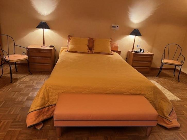 SIERSPREI MET BIJHORENDE KUSSENS, Huis en Inrichting, Slaapkamer | Beddengoed, Gebruikt, Overige typen, Tweepersoons, Oranje, Ophalen