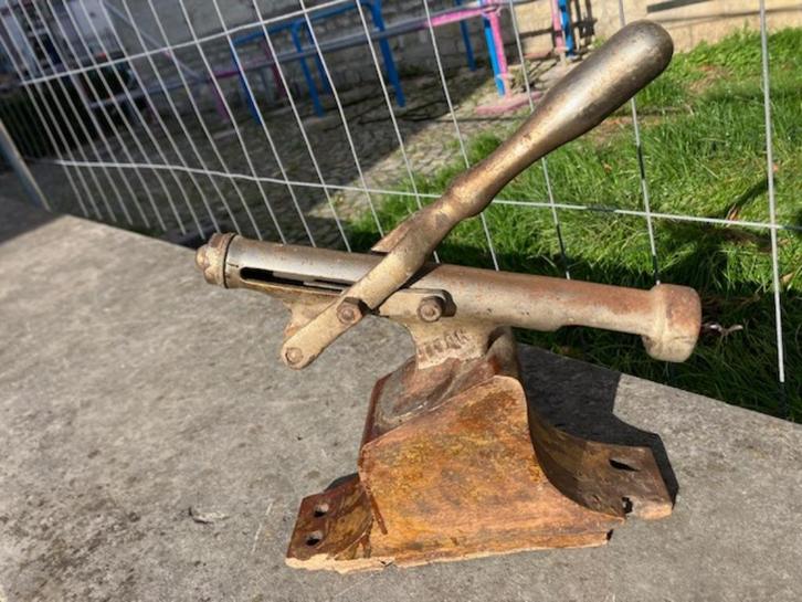 GEUZE FLESSEN ONTKURKER TITAN, Verzamelen, Biermerken, Gebruikt, Overige typen, Ophalen of Verzenden