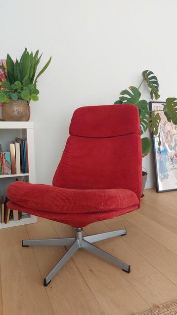 Chaise pivotante IKEA Lunna Red en bon état