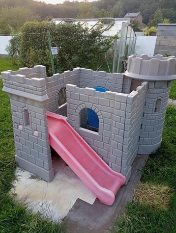 Ridderkasteel  beschikbaar voor biedingen