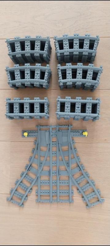 Lego rails (16 rechte sporen en 24 bochten) + 2 wissels beschikbaar voor biedingen