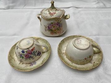 Bewerkt thee servies met bloemenmotief merk Royal Bonn