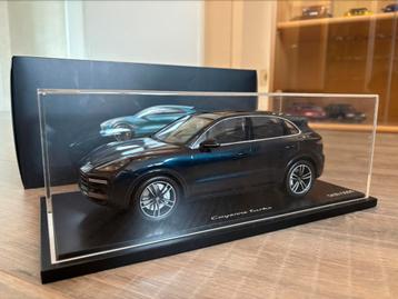 Porsche Cayenne Turbo 2018 Bleu clair de lune 1/18 Spark, Enlèvement ou Envoi, Comme neuf, Voiture, Autres marques