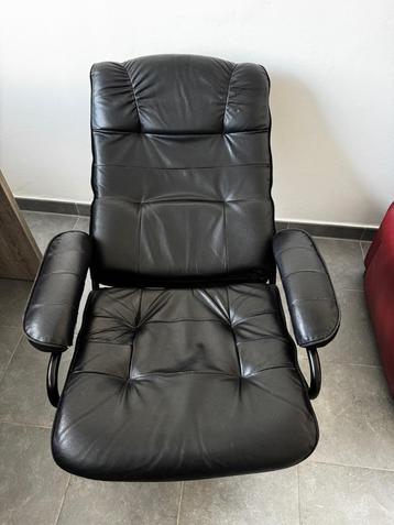 Zwarte relaxstoel – draaibaar en verstelbaar  beschikbaar voor biedingen