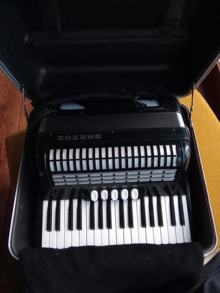 Accordeon Hohner Concerto 3T, Muziek en Instrumenten, Accordeons, Gebruikt, Toetsaccordeon, 72-bas, Hohner, Met koffer, Met riemen