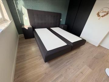 Sommier 180x200 cm avec 2 tables de chevet, Enlèvement, Utilisé, 180 cm, 200 cm