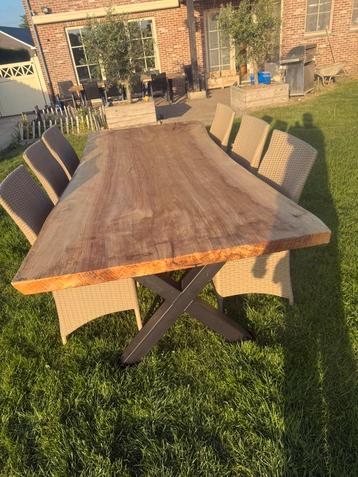Boomstamtafel 2.40m x 1.20m  beschikbaar voor biedingen