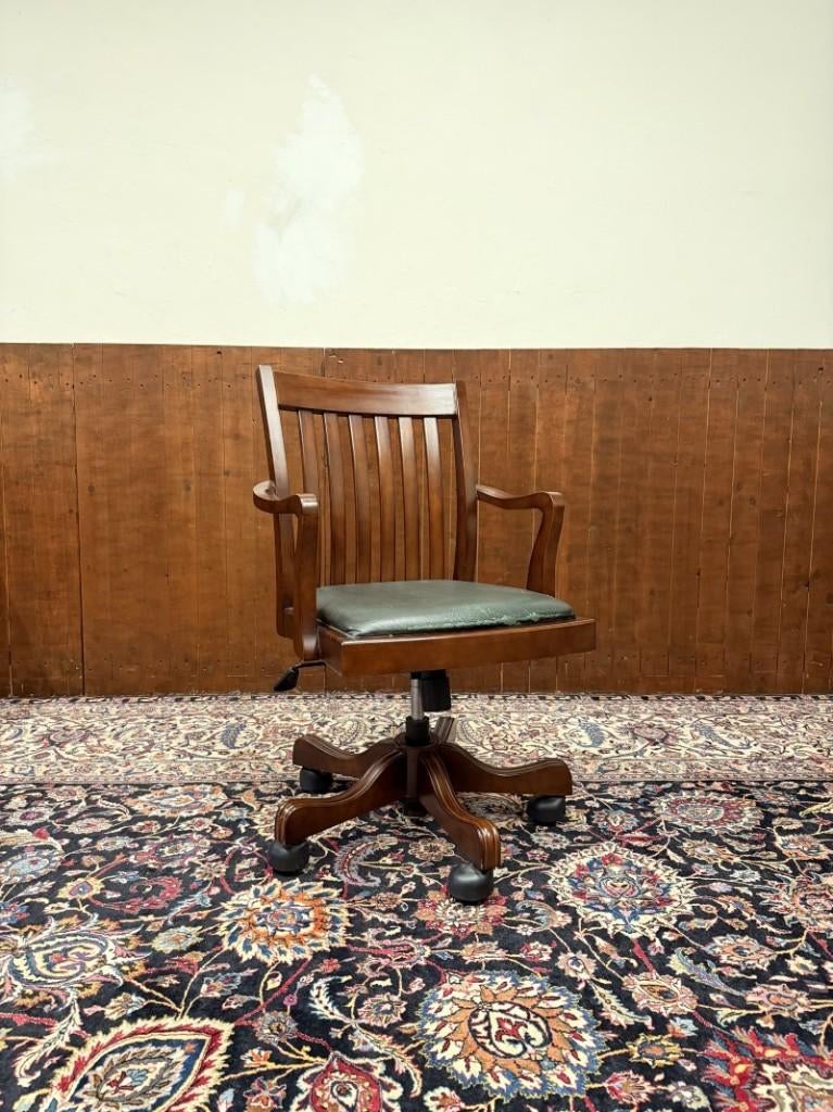 Klassiek Engelse Bureaustoel, Antiquités & Art, Antiquités | Bureau & Affaires, Enlèvement ou Envoi