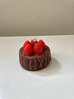 Aardbeien gebak kaars, Huis en Inrichting, Woonaccessoires | Kandelaars en Kaarsen, Crème, Nieuw, Ophalen of Verzenden, Kaars