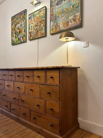 Rustiek dressoir beschikbaar voor biedingen
