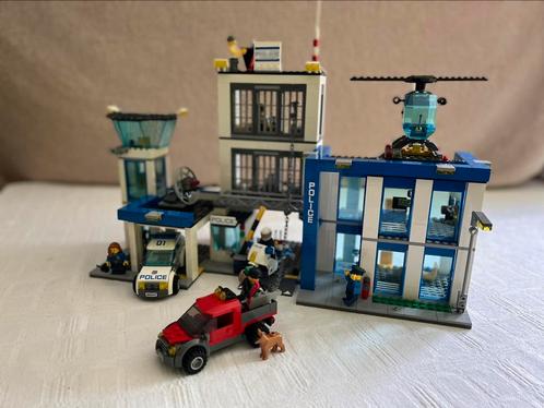 Lego politiekazerne + extra helikopter + extra’s, Enfants & Bébés, Jouets | Duplo & Lego, Utilisé, Lego, Ensemble complet, Enlèvement ou Envoi
