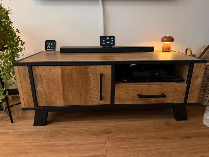 TV kast - meubel Lamulux teak decor met metalen zwart frame, Huis en Inrichting, Kasten |Televisiemeubels, Zo goed als nieuw, Ophalen