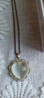 Collier avec pendentif en forme de cœur, Enlèvement ou Envoi