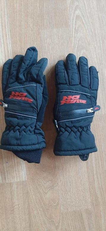 splinternieuwe zwarte handschoenen met bescherming beschikbaar voor biedingen