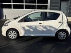 Toyota Aygo 1.0 VVT-i Now, airco, Auto's, Toyota, Voorwielaandrijving, Emergency brake assist, Wit, Handgeschakeld