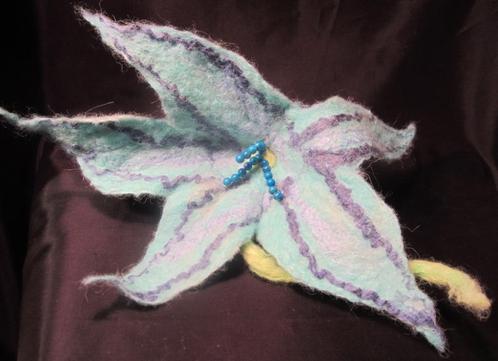 Fleur en feutre fait main : laine d'alpaga, soie (9), Hobby & Loisirs créatifs, Feutre, Neuf, Décoration, Feutre de laine, Envoi