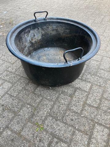 Mooie extra grote gietijzeren wasketel beschikbaar voor biedingen