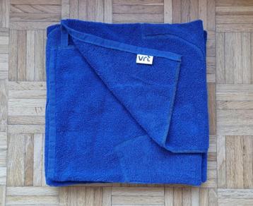 Exclusief XL badlaken / badhanddoek met VRT logo in blauw beschikbaar voor biedingen
