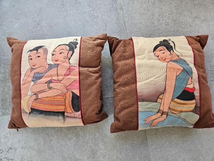 2 sierkussens (Thaise oorsprong), Huis en Inrichting, Woonaccessoires | Kussens, Gebruikt, Bruin, Vierkant, Ophalen of Verzenden