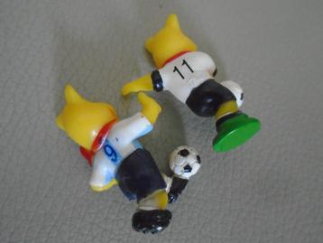 2 FIGURINES :"WINNIE L'OURSON"FOOT/COLLECTION 