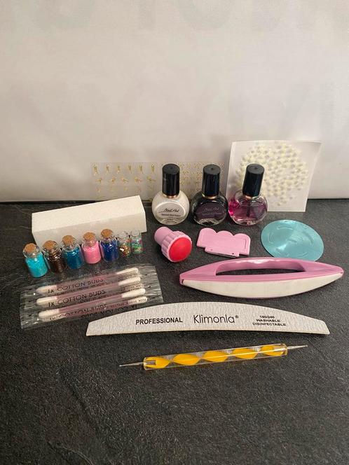 Manicureset, Handtassen en Accessoires, Uiterlijk | Cosmetica en Make-up, Zo goed als nieuw, Accessoires, Handen en Nagels, Ophalen of Verzenden