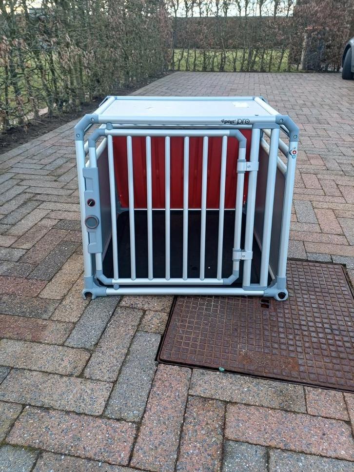 Auto bench. Dogbox pro 4 M, Dieren en Toebehoren, Hondenbenches, Zo goed als nieuw, Ophalen