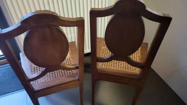 Vintage houten stoelen met rieten zitting – medaillon rug, Huis en Inrichting, Stoelen, Gebruikt, Twee, Hout, Ophalen