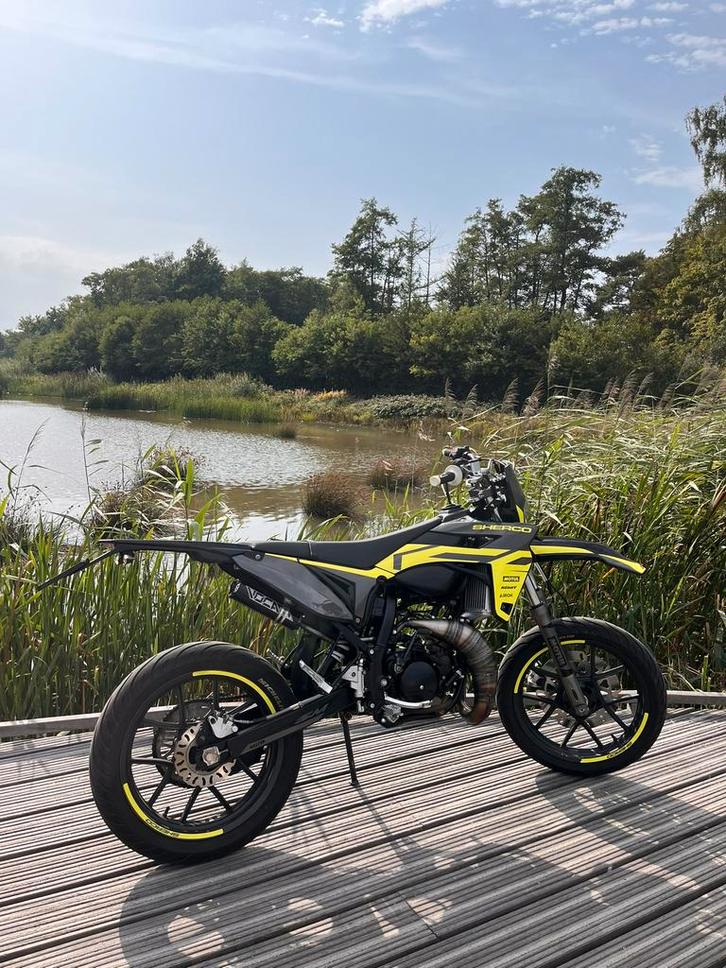 Sherco sm-r 50 2023, Fietsen en Brommers, Brommers | Crossbrommers, Zo goed als nieuw, Ophalen