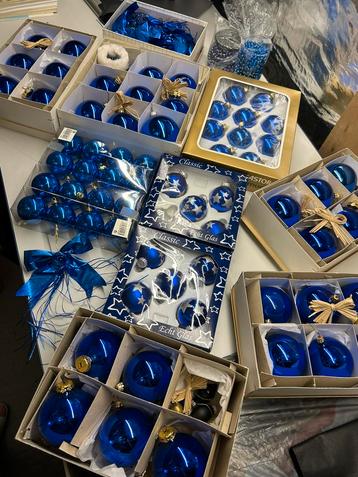 Kerstballen compleet voor een kerstboom van 2m te versieren beschikbaar voor biedingen
