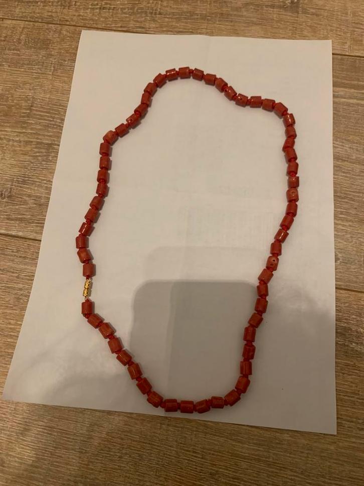 Bloedkoralen ketting, Handtassen en Accessoires, Antieke sieraden, Ketting, Overige materialen, Met edelsteen, Ophalen of Verzenden