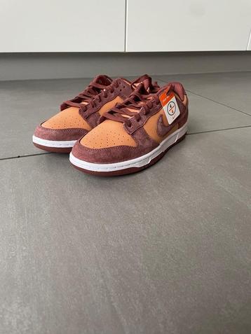 Nike dunk low, Vêtements | Hommes, Chaussures, Neuf, Nike, Brun, Baskets