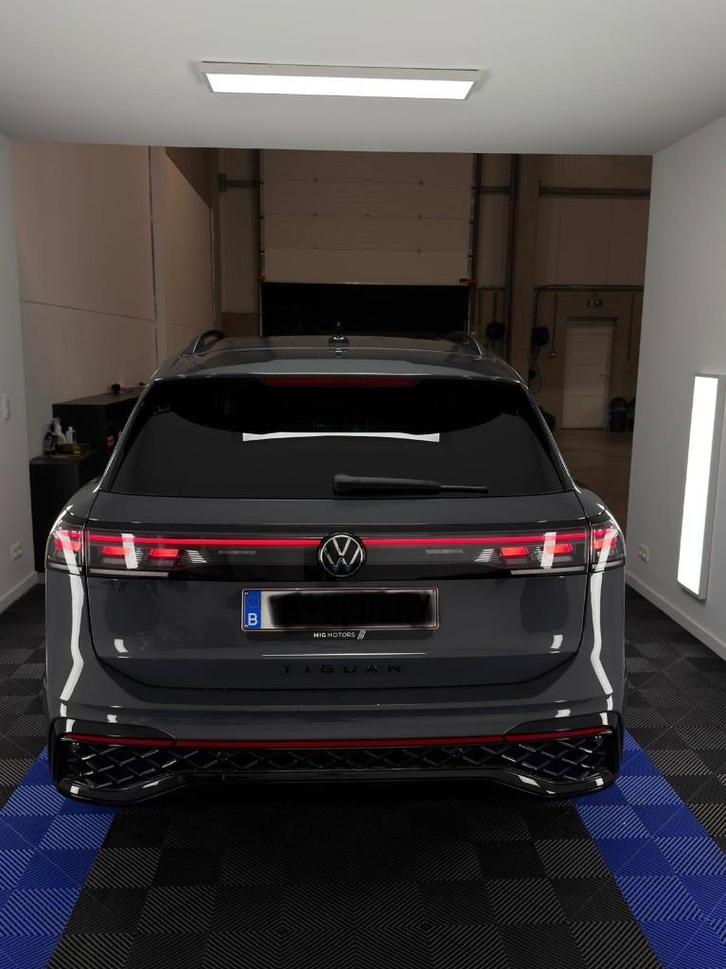 Volkswagen tiguan r-line+dsg+black-style+pano+ahk, Auto's, Volkswagen, Particulier, Tiguan, 360° camera, ABS, Achteruitrijcamera